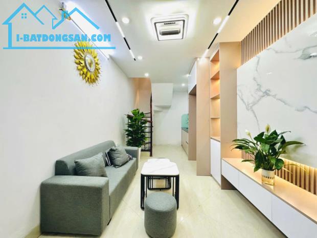 Nhỉnh 3 tỷ có ngay căn nhà 4 tầng phố Minh Khai Hai Bà Trưng nhà đẹp long lanh