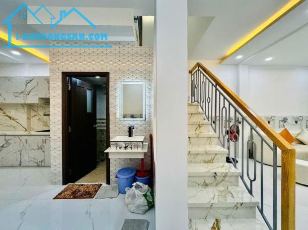 🔥 Cần tiền bán gấp căn nhà Đường Nguyễn Trãi, P.8, Quận 5. Giá chỉ 3tỷ150 còn thương lượn - 2