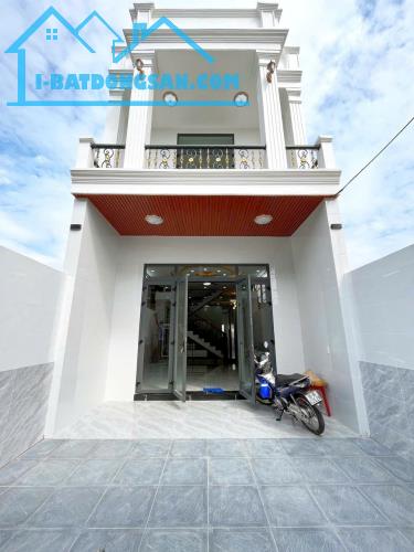 CẦN BÁN CĂN NHÀ LẦU ,GẦN TRƯỜNG THPT VÕ VĂN TẦN,SHR ,1 XẸT ĐƯỜNG XE HƠI