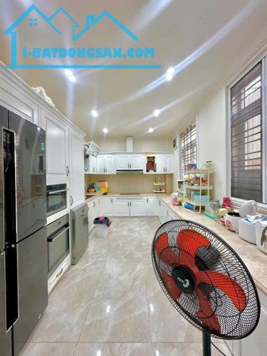 BIỆT THỰ ĐƯỜNG LÊ VĂN QUỚI GẦN NGÃ TƯ 4 XÃ- 2MẶT TIỀN -THANG MÁY-DTSD 650M-6TẦNG-CHỈ 17*TỶ - 2
