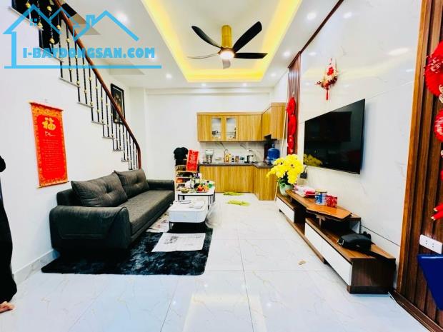 Bán nhà cách mặt phố Thanh Nhàn 15m kinh doanh - dt 28m sổ đỏ riêng chính chủ giá 5.95 tỷ