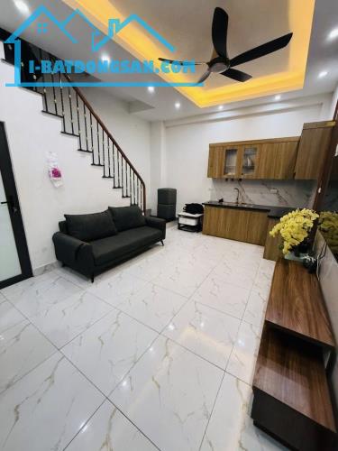 Bán nhà cách mặt phố Thanh Nhàn 15m kinh doanh - dt 28m sổ đỏ riêng chính chủ giá 5.95 tỷ - 1