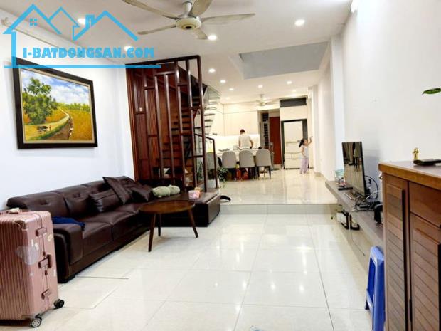 Bán gấp nhà Mễ Trì – 41m2 -5 Tầng – 4 Ngủ - Giá chỉ 7 Tỷ