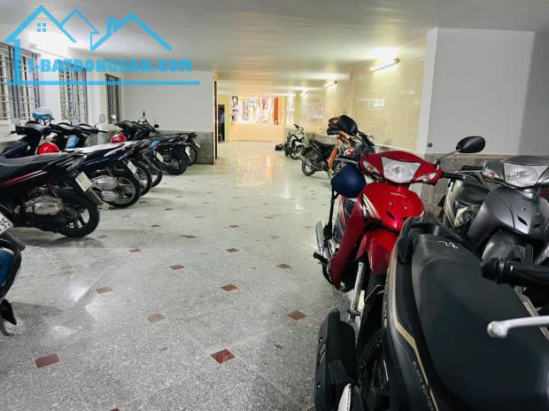 Bán nhà mặt phố  Vương Thừa Vũ , DT 180m, 7 tầng thang máy, MT 5m, giá 60 tỷ.