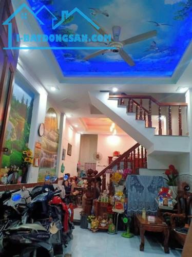 Bán nhà 3 Tầng ngay Trung Tâm Dĩ An,Gần trường THPT Dĩ An,đường 2 ô tô