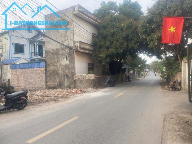mặt đường liên xã tại Phụng châu 
71,5m đã trừ lưu không 
măt tiền đẹp xe ô tô qua quá - 1