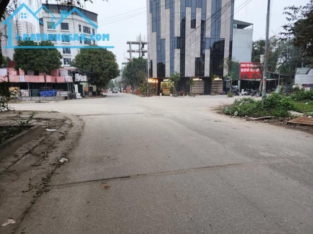 Nhà bán thuộc đất DV khu A yên nghĩa Khu phân lô vỉa hè. Nhà 7 tầng thang máy 14,x tỷ·