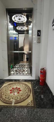 Bán nhà riêng 6 tầng Hoàng Đạo Thành, 30m2, mặt tiền 5,2m, ngõ ô tô đỗ cửa, thang máy - 2