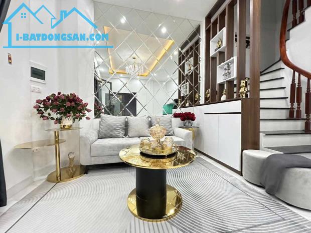 Nhà cực đẹp phố bùi xương trạch, mặt tiền siêu rộng, full nội thất, 35m2, 5 tầng, giá 8 tỷ
