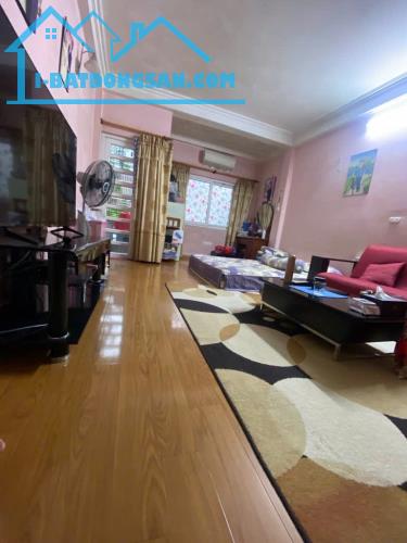 NhA ĐẸP _ HOÀNG RiÊỤ  Hà Đông VF3 trước cửa  Gần chợ trường sân bóng  DT 45 m giá 6 tỷ  Tầ - 1