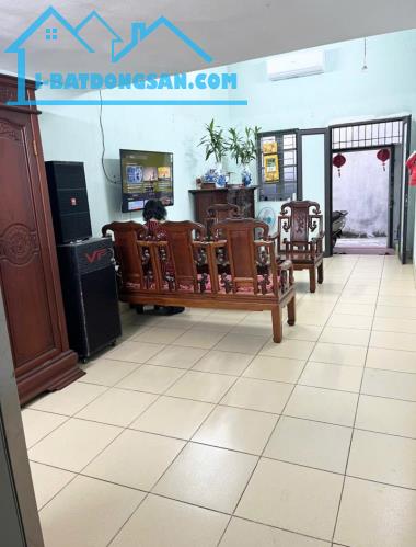 Bán nhà C4 Gia Quất 51m ngay bãi gửi xe, 50m ra oto tránh chỉ 6t3 có tl. LH 0936123469 - 2