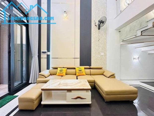 Kẹt tiền chủ cần bán nhanh căn nhà đường Phan Văn Hân, Quận Bình Thạnh. Giá chỉ 2 tỷ 700 ( - 2
