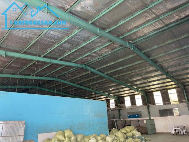 Nhà xưởng mt TL 824 xã Lương Bình, Bến Lức tổng dt 12738m2 giá 75 tỷ - 1