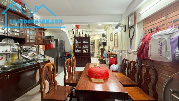 TÂN KỲ TÂN QUÝ  DT: 60M2 ( 4 X 16 ) 4 TẦNG - 4PN - HẺM XE HƠI - SỔ VUÔNG VỨC - HOÀN CÔNG - 4