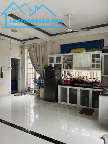 BÁN GẤPNHÀ CĂN GÓC 2 MẶT TIỀN, BÌNH HƯNG, BÌNH CHÁNH.
DT: 61M2 (5 X 12M) 3TẦNG CHỈ 9.5 TỶ