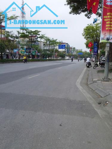 Bán nhà mặt phố Ngô Gia Tự, DT 90m, 2 tầng, MT 4.6m, giá 32 tỷ. - 2