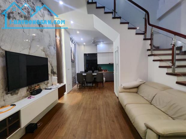 Nhà đẹp Mễ Trì 45m2*5T, mt 4.5m kinh doanh, gần ô tô, view hồ 8 tỷ hơn - 1