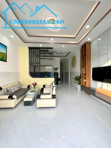 KẸT TIỀN CHỦ HẠ GIÁ SỐC NHÀ CẤP 4 GIẢM  100 TRIỆU CHO ANH CHỊ THIỆN CHÍ MUA - 1