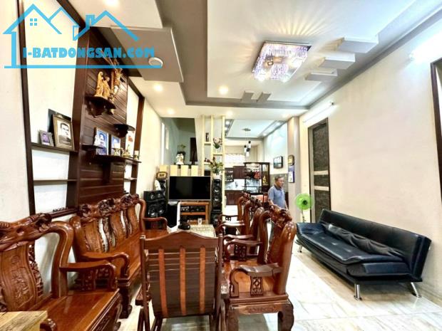 Bán nhà mặt phố Bình Phú, Thủ Đức, 80m², 8.8 tỷ, 3 tầng, 4PN