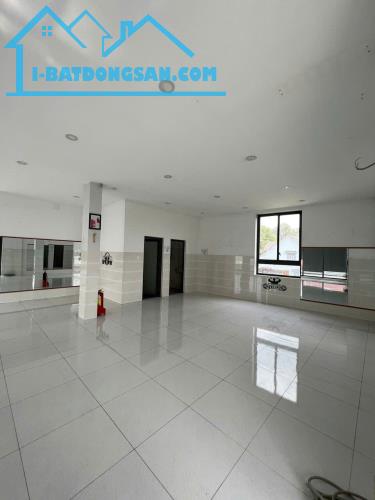 Cho Thuê Tòa Nhà 600m² Trung Tâm Thủ Dầu Một Bình Dương — 200 Triệu/Tháng Liên hệ: - 2