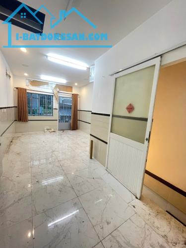 QUẬN 3 LÝ CHIẾN THẮNG 25M2 (3.5x 8)3TẦNG SÁT MẶT TIỀN HẺM THÔNG SẠCH CHỈ 4.3 TỶ TL . - 2
