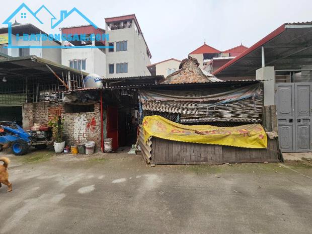 NGÕ Ô TÔ ĐỖ CỬA - SÁT KÊNH - KHU VỰC ĐÔNG DÂN CƯ,