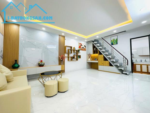 Bán nhà 2 tầng sạch đẹp về ở luôn phố Lãm Khê