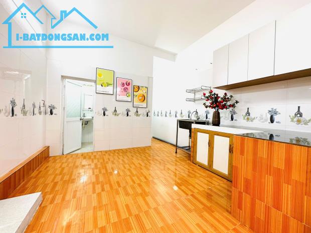 Bán nhà 2 tầng sạch đẹp về ở luôn phố Lãm Khê - 2