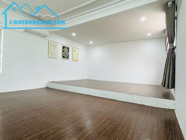 Bán nhà 2 tầng sạch đẹp về ở luôn phố Lãm Khê - 4