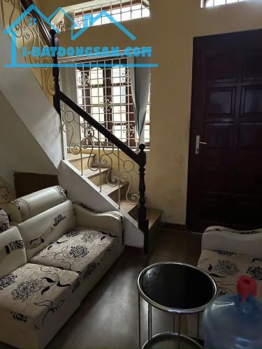 Cho thuê nhà ngõ ôtô phố Nguyễn Ngọc Vũ Cầu Giấy 40m x 4 tầng, giá 11tr/tháng - 2