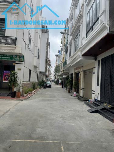 Nhà tái định cư Sao Sáng - 40m 3 tầng - Giá 4.1 tỉ độc lập dân xây