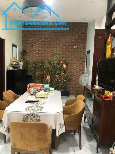 GẤP GẤP CHÍNH CHỦ CẦN RA GẤP CĂN NHÀ 200m2 Đường Cách Mạng Tháng Tám- Phường Quang Vinh-