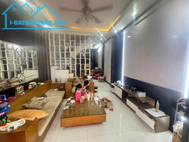💥💥💥 CỰC PHẨM #CỔ LINH- THẠCH BÀN -42m2x5Tầng-Full nội thất- Ô tô gần