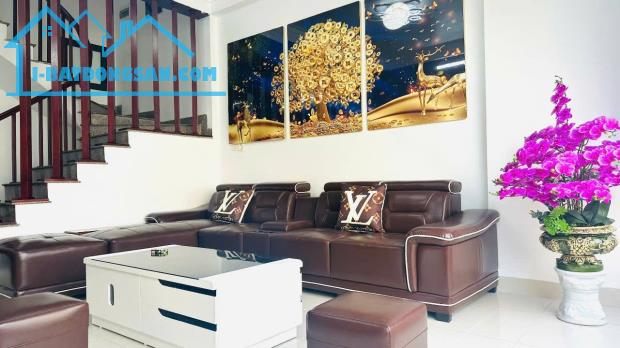 TÔN THẤT TÙNG - ĐỐNG ĐA - DT 82 M2 x 4T - MT 4.4M - 25.5 TỶ - 10M RA PHỐ - NGÕ Ô TÔ-KD TỐT - 3