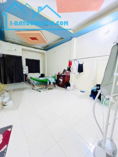 Nhà 2 tầng (4x12.2m vuông vức) sát HXH Âu Dương Lân P3Q8, có 2 PN tầng trệt - 1