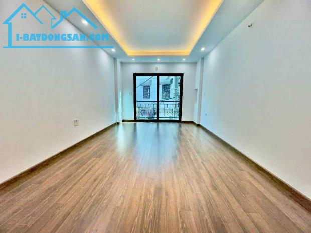 Bán Nhà Lĩnh Nam gần trường tiểu học Mai Động 33.3mx5tầng 7.3 Tỷ - 2