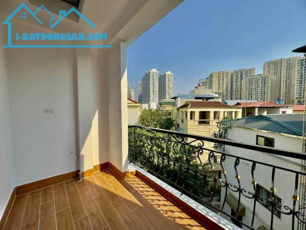 Bán Nhà Lĩnh Nam gần trường tiểu học Mai Động 33.3mx5tầng 7.3 Tỷ