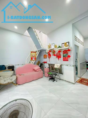 Bán nhà Huỳnh Văn Chính - Tân Phú , 2 phòng ngủ, 29m² (3.4m x 8.6m) - Giá 3.3 tỷ TL
