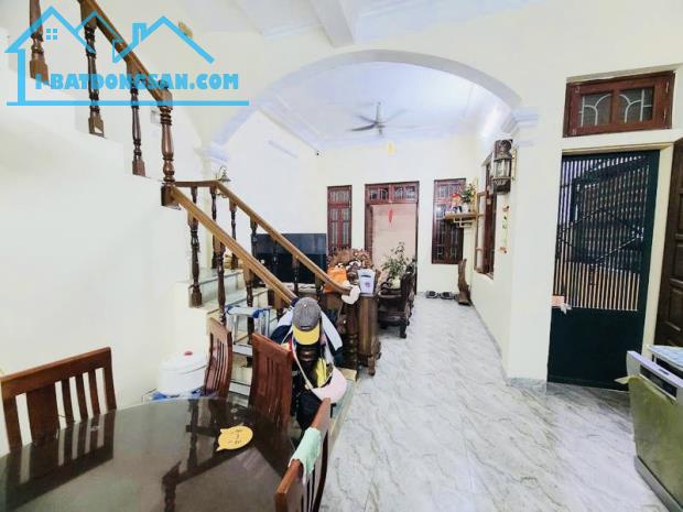 BÁN NHÀ PHỐ TÔN THẤT TÙNG ĐỐNG ĐA 60M*3T, MT 5.4M ,NGÕ RỘNG, GẦN PHỐ