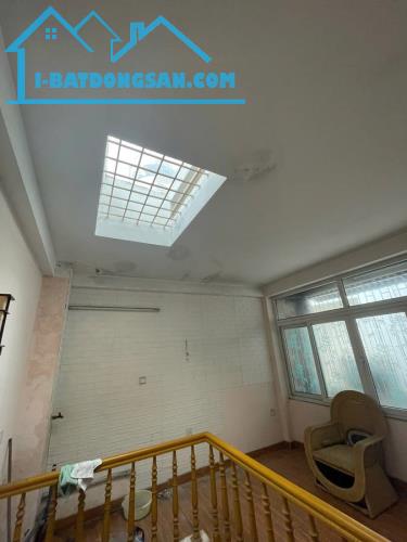 Bán Nhà Võ Thị Sáu 20M x 4T, MT: 4M Giá 5,5 Tỷ. Phân lô, 20M ra ô tô - 2