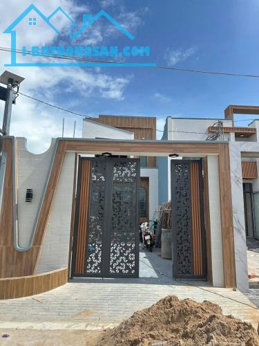 Bán nhà Thuộc phước bình phước tỉnh Long đất brvt Mặt đường nhựa 8M Giá Chỉ 2ty100 - 2