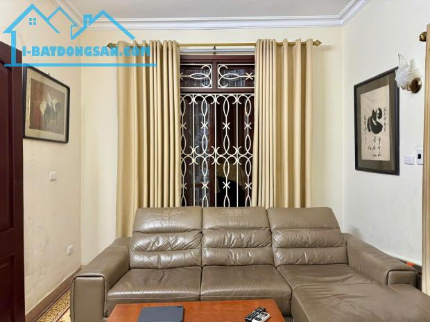 Cho thuê căn hộ khu tập thể 6A Chương Dương, Hoàn Kiếm 80m, 2 ngủ, đủ đồ giá 12tr - 1