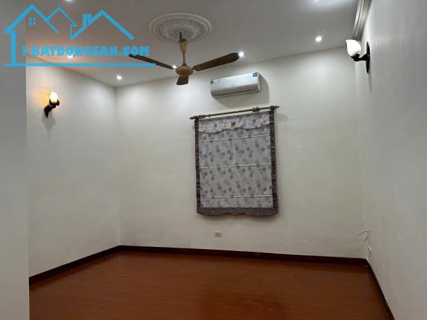 Cho thuê nhà Phố Định Công 4 tầng x 35m2, 3 ngủ, 12 Triệu KD nhỏ kết hợp ở gđ