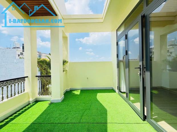 Đi nước ngoài định cư bán gấp nhà ở đường Nguyễn Thị Minh Khai, phường 2, quận 3, giá 2 tỷ - 5