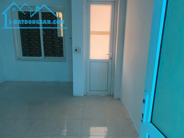 Cho thuê nhà ngõ 191 Minh Khai, 2 tầng x 50m2, 2 ngủ, 10 Triệu - ưu tiên hộ gia đình - 3