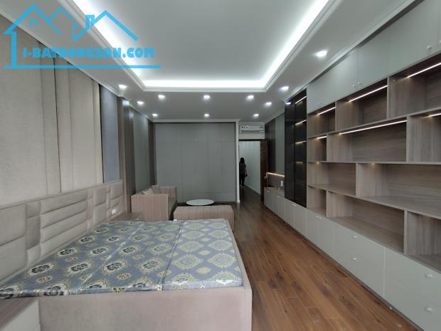 Văn La -90m2*5 tầng- vị trí tuyệt vời -kinh doanh, mở văn phòng-27 tỉ - 4