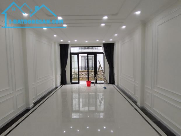 Văn La -90m2*5 tầng- vị trí tuyệt vời -kinh doanh, mở văn phòng-27 tỉ - 5