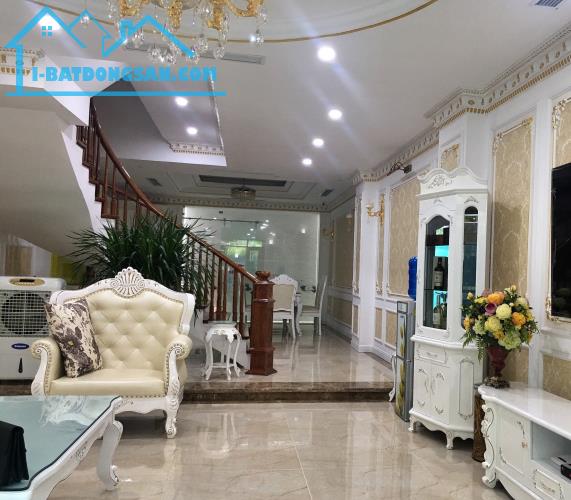 Bán nhà mặt phố Văn Quán, Hà Đông, 105m2, kinh doanh vô định