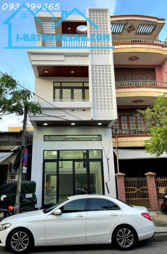 Cần bán căn nhà mặt tiền đường Nguyễn Phan Vinh. Sơn trà . Tuyến đường kinh doanh buôn bán