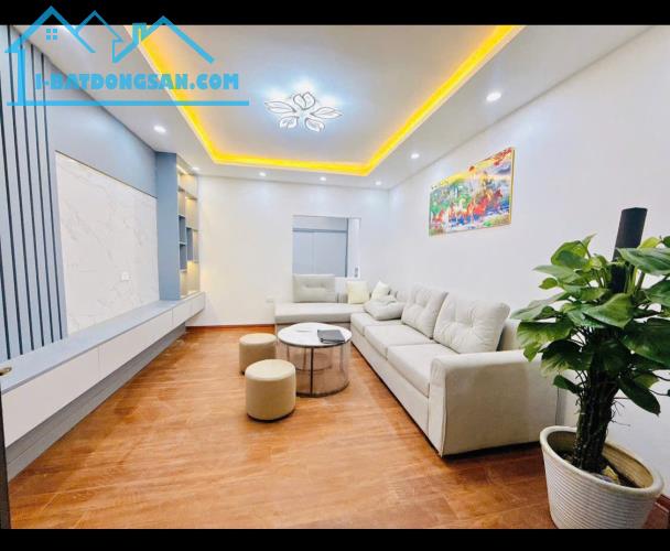 MÌNH CHÍNH CHỦ BÁN CĂN TẬP THỂ TOÀ C8 TẠI MẶT PHỐ QUỲNH MAI, Q. HAI BÀ TRƯNG, HÀ NỘI